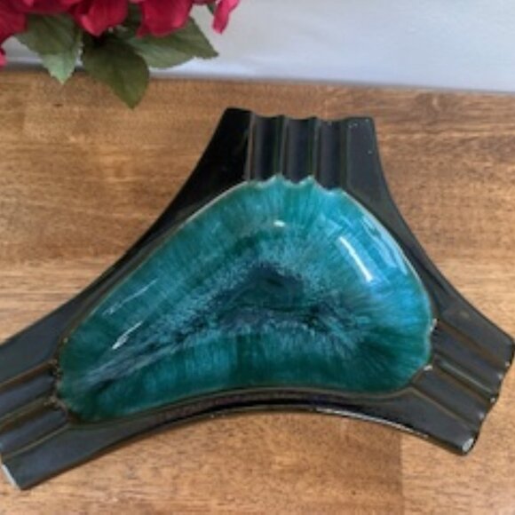 Blue Mountain Pottery Ashtray Triangular Green Black Glaze Canadian Vintage Drip - Picture 4 of 4